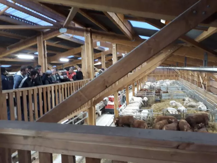 Le bâtiment automatisé de la ferme expérimentale des Bordes.