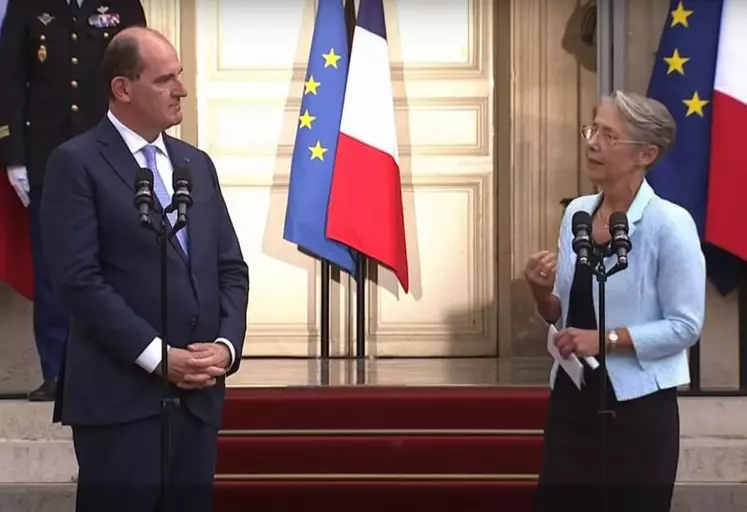 La passation de pouvoirs entre Jean Castex et Elisabeth Borne.