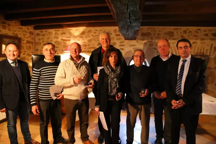 Les récipiendaires de la médaille sont Bernard Sidoux, Francois Lagrange, Patrick Dumontant, George Gouny, Jean-Marie Berthe et Nadia Djenad.