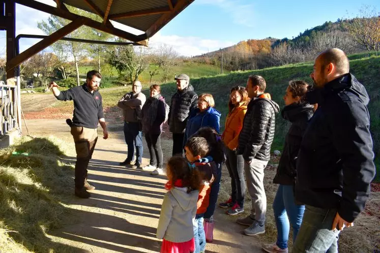 Durant l’après-midi, une centaine de personnes ont visité l’exploitation de Benoit Breysse.