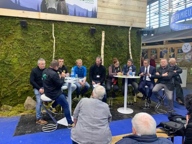 Des représentants des filières d’élevage ont participé à la table ronde sur la prédation, le 27 février, ainsi que le député lozérien Pierre-Morel à l’Huissier.