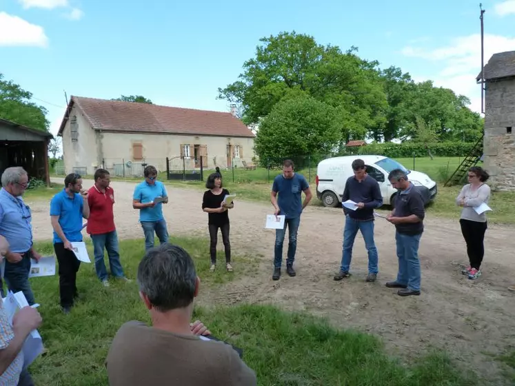 Fin mai, le groupe pluri-métiers ovins s’est retrouvé dans l’Allier, sur l’exploitation de Christophe Guillaumin.