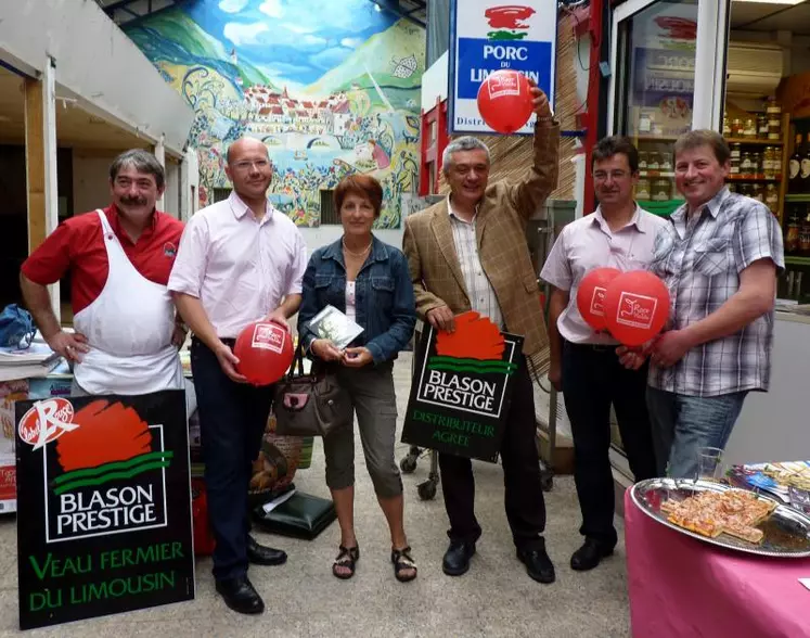 De gauche à droite : Claude Nicolet, boucher, Xavier Nicolle, Interbolim, Christine Boubet, la gagnante, Michel Ensergueix, Limousin Promotion, Vincent Labarre, société Plainemaison, Nicolas Dubois, président du syndicat de la boucherie artisanale de la Creuse et administrateur d’Interbolim.