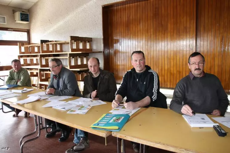 A Salzuit, l’AG du syndicat de la race Montbéliarde de Haute-Loire fut suivie par l’AG de la section Auvergne de l’Organisme de Sélection Montbéliard.