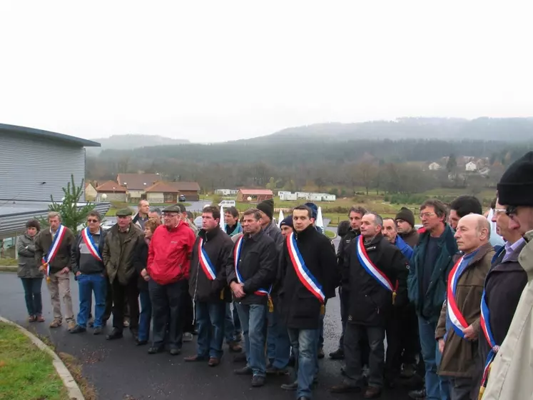 De nombreux élus se sont joints aux éleveurs.