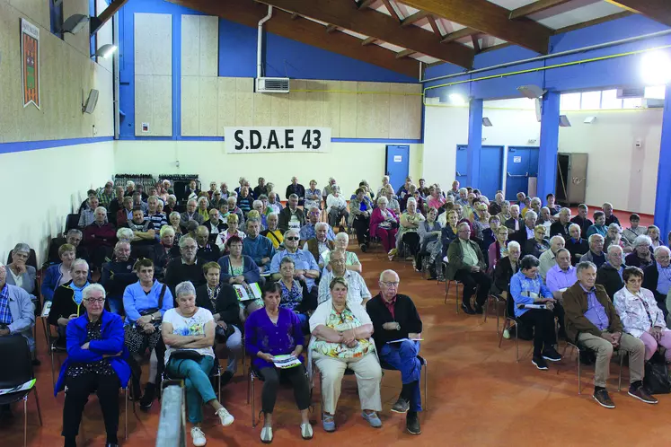 Très bonne participation des anciens exploitants et anciennes exploitantes à l'assemblée générale  de leur syndicat.