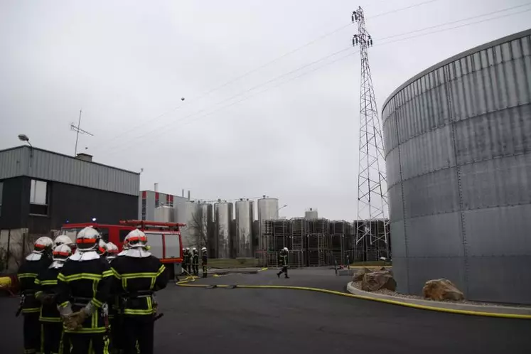 Une quarantaine de pompiers, 2 fourgons incendie, un véhicule de soutien sanitaire et un véhicule dévidoir d’eau, une échelle de 25m et 2 véhicules de commandement ont été mobilisés.