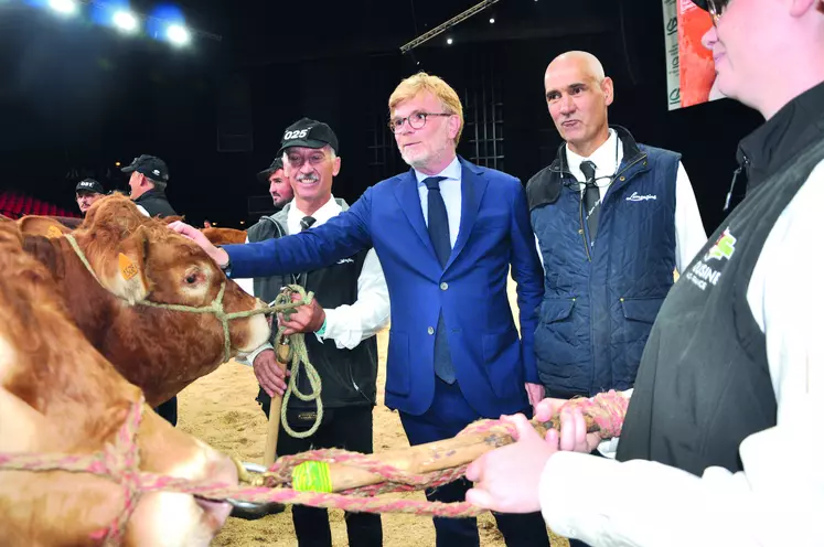 Marc Fesneau a échangé avec le président de l’OS Limousin, Olivier Lasternas.