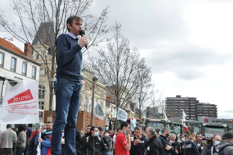 Discours des élus pendant la mobilisation du 25 mars