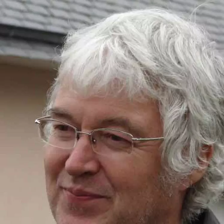 Benoît Dedieu,  directeur de  recherche à l’Inrae préside l’Association Internationale " Work in Agriculture ". 