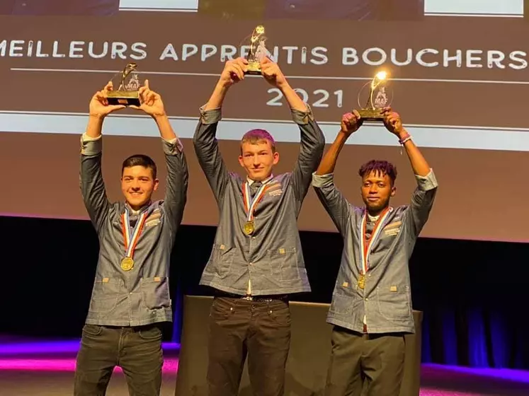Les trois lauréats du concours du meilleur apprenti boucher de France.