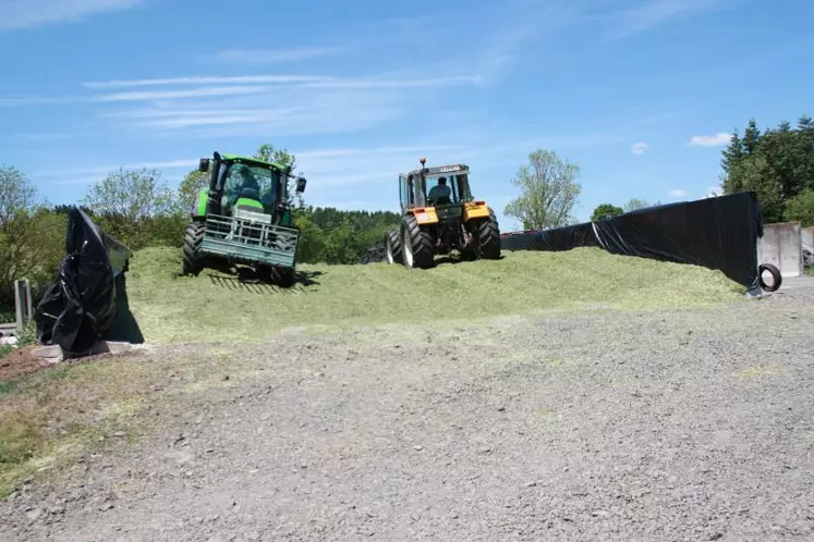 Les conditions météo exceptionnellement pluvieuses du printemps ont fortement perturbé l’organisation du pâturage mais également les chantiers de récolte.