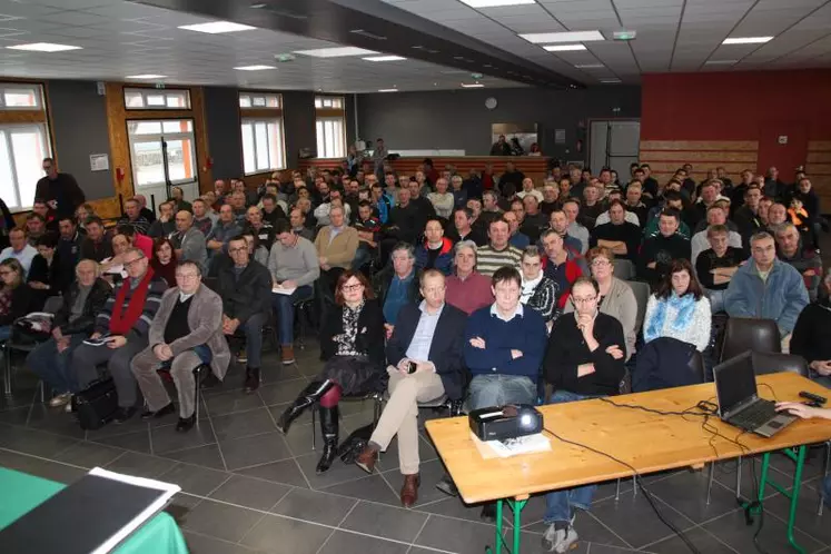 Les producteurs de Lentille Verte du Puy sont venus nombreux à Costaros ce vendredi ; preuve que cette culture intéresse toujours les agriculteurs du département !