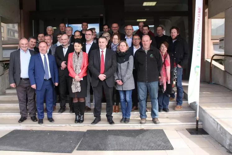 Les 34 élus de la Chambre d’agriculture de Haute-Loire avec Laurent Duplomb, sénateur et ex-président de la compagnie.