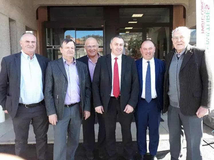 Autour de Yannick Fialip, les anciens présidents de la Chambre d’agriculture de Haute-Loire et Gilbert Guignand président de Chambre régionale jusqu’aux prochaines élections du 15 mars.