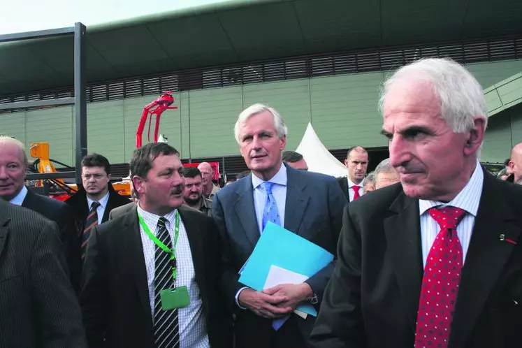 Le ministre de l’Agriculture a parcouru les allées du Sommet de l’élevage, aux côtés du président, Roger Blanc et de Jacques Chazalet, président de la FRSEA Massif central.