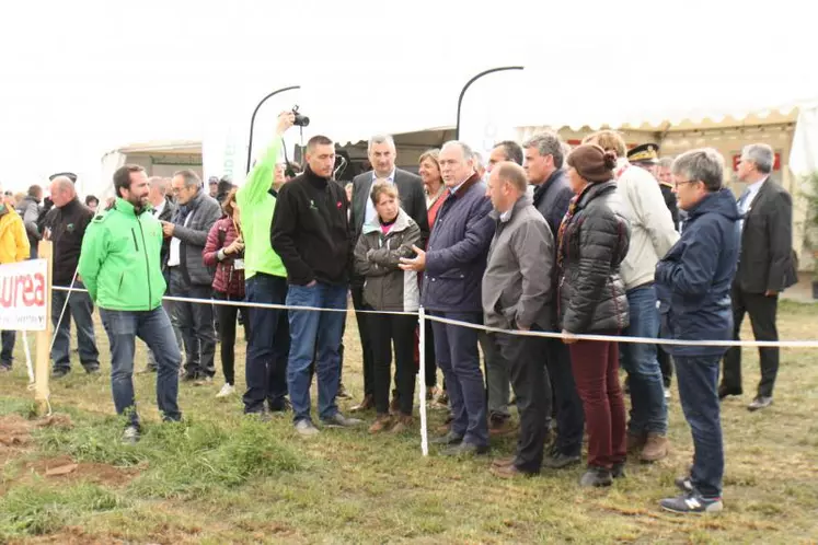 Dimanche 8 septembre, le ministre de l'agriculture, Didier Guillaume, a fait le tour du site en compagnie 
des responsables professionnels et des élus du département.