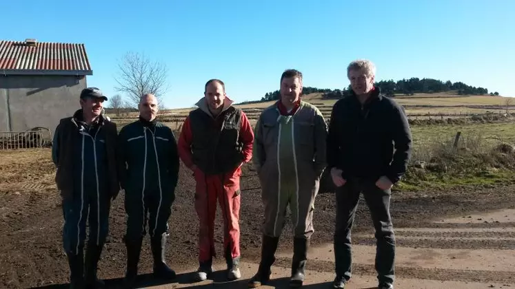 Sur le canton de Cayres, J-François Portalier, délégué cantonal et 4 agriculteurs du canton (le bouchet St Nicolas et Cayres) ont fait le tour des exploitations le lundi 5 janvier.