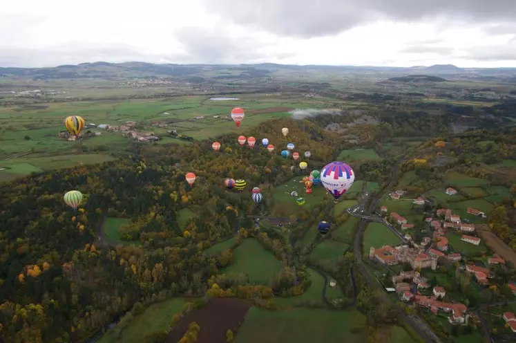 31ème rassemblement international Montgolfière en Velay