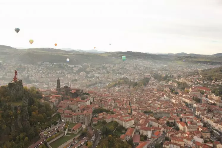 La belle ville du Puy-en-Velay vue d'en haut.