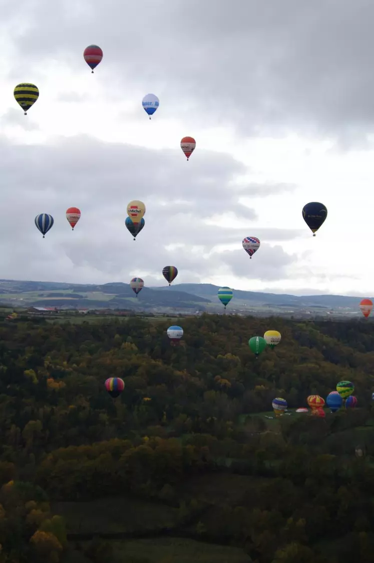 Un ballet de montgolfières dans le ciel ponot.