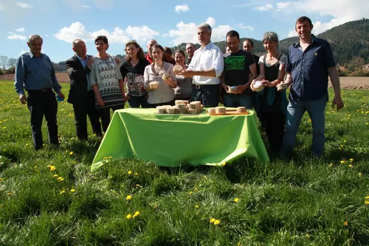 Le 11 avril, la démarche a été officiellement lancée à Bas-en-Basset, sur les terres de la Ferme Chapuis.