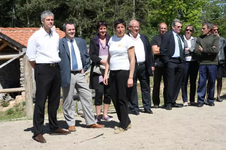 Le 14 mai, chez Claire Poney Nature, ce dispositif d’école à la ferme a été inauguré en présence de Laurent Wauquiez et des structures partenaires de cette expérimentation.