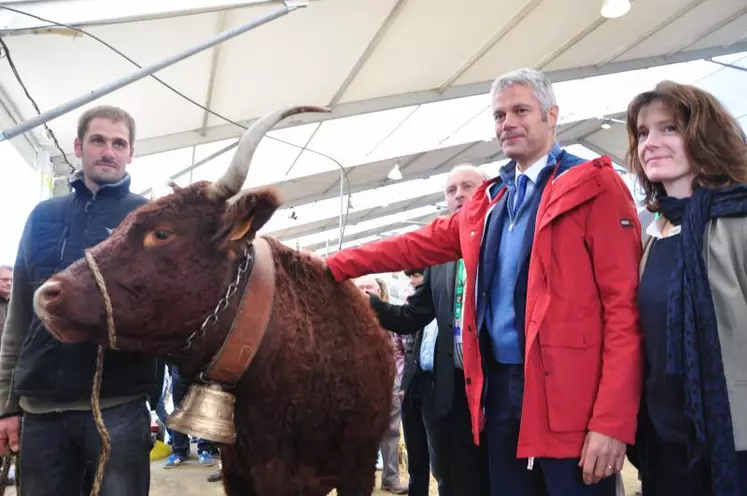 Laurent Wauquiez aux côtés des éleveurs au Sommet de l'élevage.
