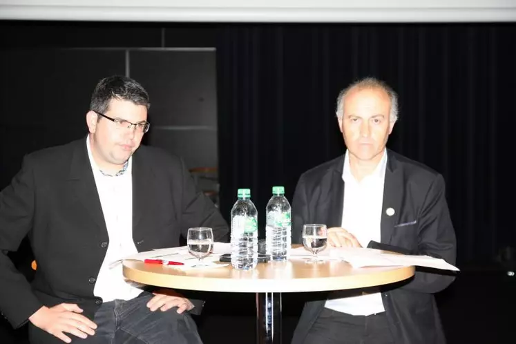 Adrien Bourlez (président JA Rhône-Alpes),  Patrick Escure (président FNSEA Auvergne et CAF Auvergne), Michel Gioux (vice-président FRSEA Rhône-Alpes) et Benoît Julhes, président JA Auvergne, ont présenté leur projet agricole devant les candidats aux élections régionales.