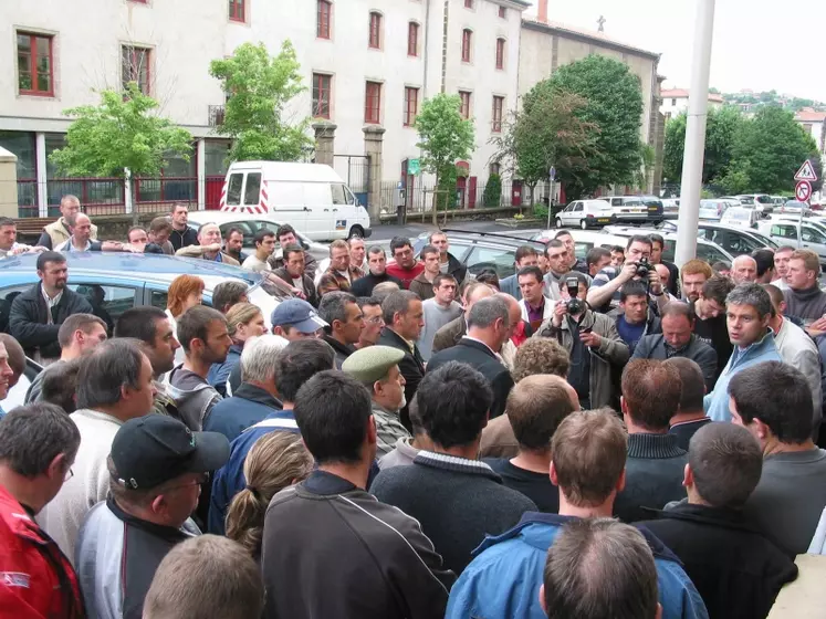 Mobilisation à plusieurs reprises auprès des Parlementaires.