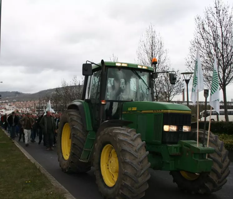 En Auvergne, le rassemblement se fera en tracteurs, qui convergeront tous vers la place de Jaude, en fin de matinée.