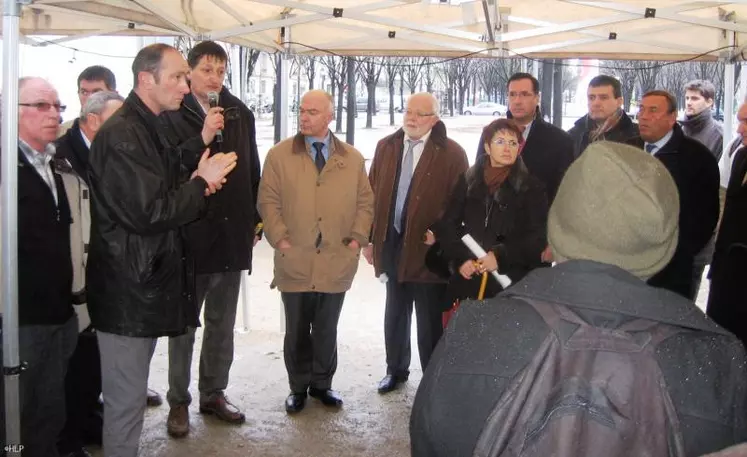 Les parlementaires ont écouté les revendications des producteurs de porcs.