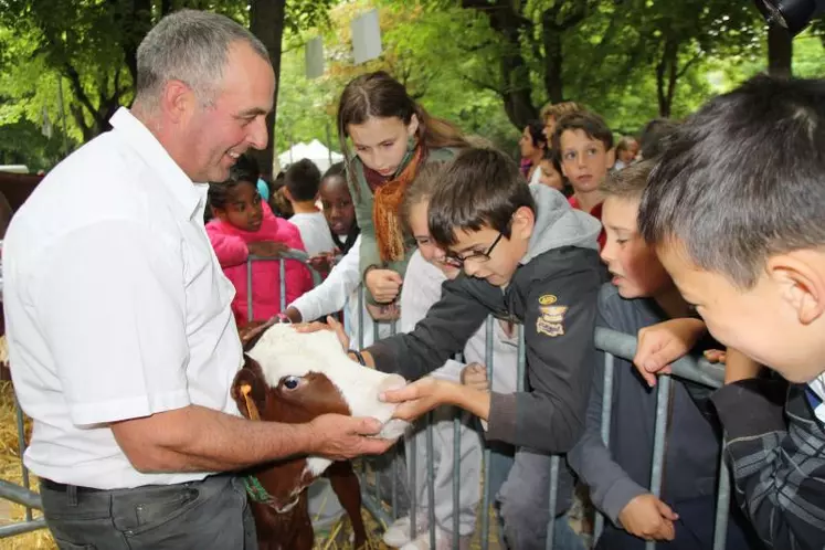 Les éleveurs prennent toujours plaisir à faire découvrir leur métier