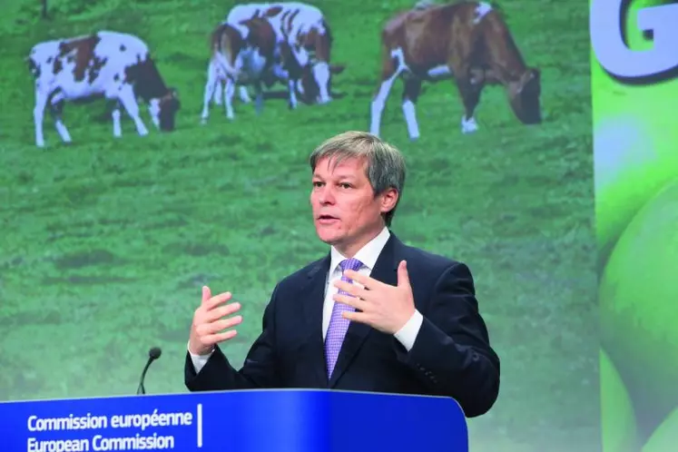 La commissaire Dacian Ciolos lors de la conférence de presse après l’accord du 26 juin sur la réforme de la PAC.