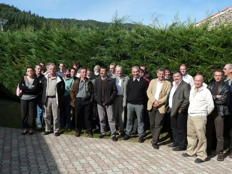 Serge Prévereaud et Jean Luc Chauvel avec les participants à l'AG.