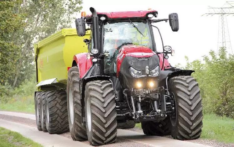 Le Case IH Optum qui sera présenté à Agritechnica s’affiche comme un modèle 
intermédiaire entre les lourds Magnum et les légers Puma.