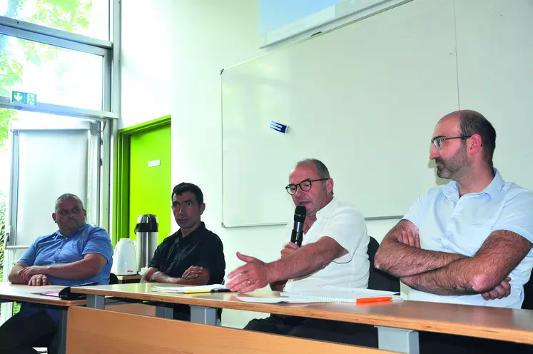De gauche à droite : Stéphane Joandel, Vincent Vallet, Jean-Michel Javelle et Florent Kaplon de l’entreprise Dichamp, président du collège des entreprises au sein du Criel Alpes Massif central.
