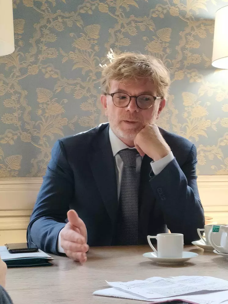 Marc Fesneau, ministre de l'Agriculture et de la Souveraineté alimentaire depuis le 20 juin 2022. Député du Loir-et-Cher.  Marc Fesneau dans son bureau à l'hôtel de Villeroy, en juillet 2022.