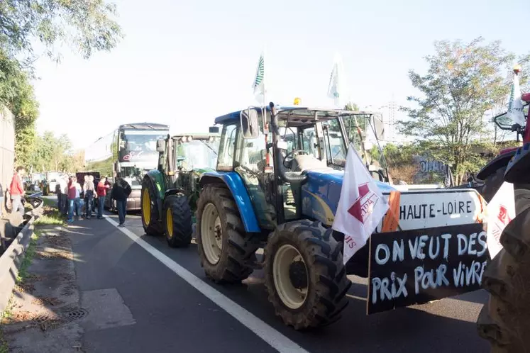 4 tracteurs de Haute-Loire sont montés à Paris conduits par Didier Martel et Yannick Fialip pour Brioude, et Guillaume Redon et Aurélien Martin, 2 JA de Saugues.