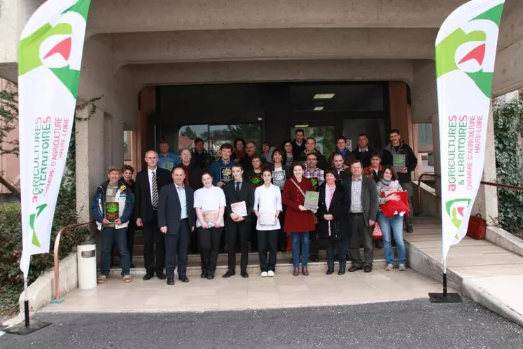 Les participants au SIA 2015 avec leurs trophées.