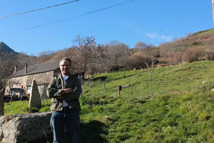 Dominique Laffont est éleveur à Antraygues commune de La Rochette en Ardèche. Il est chasseur, trésorier de son ACCA. Il est aussi vice-président de la FDSEA 07.