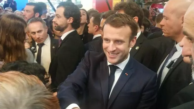 Le Président de la République (ici au SIA en février dernier) : «il est des biens et des services qui doivent être placés en dehors des lois du marché».