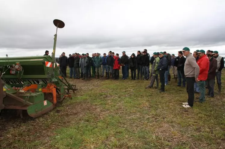 Cette demi-journée technique a manifestement intéressé les agriculteurs venus en nombre 
à St Christophe.