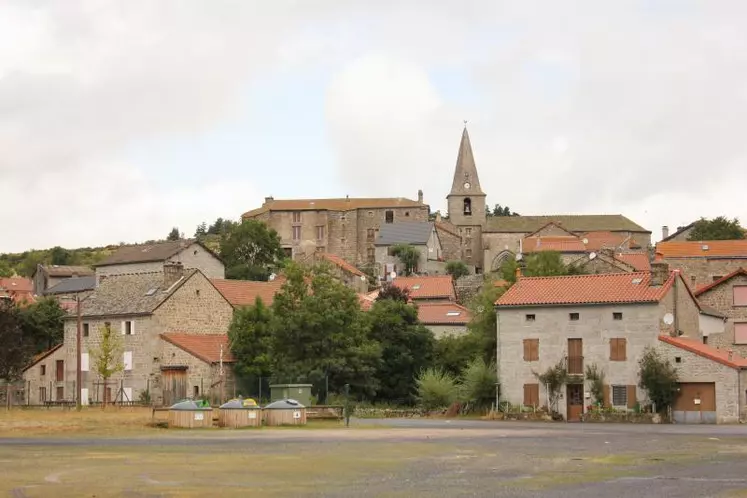 Le 25 août le tranquille petit village de Thoras avec ses 260 âmes, est chaque année envahi à l’occasion de sa traditionnelle foire.