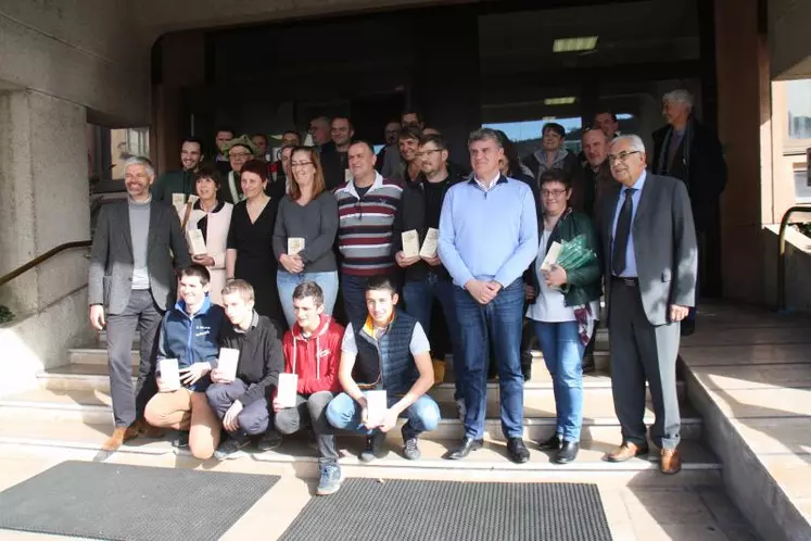 Les participants au SIA 2020 avec leur trophées.