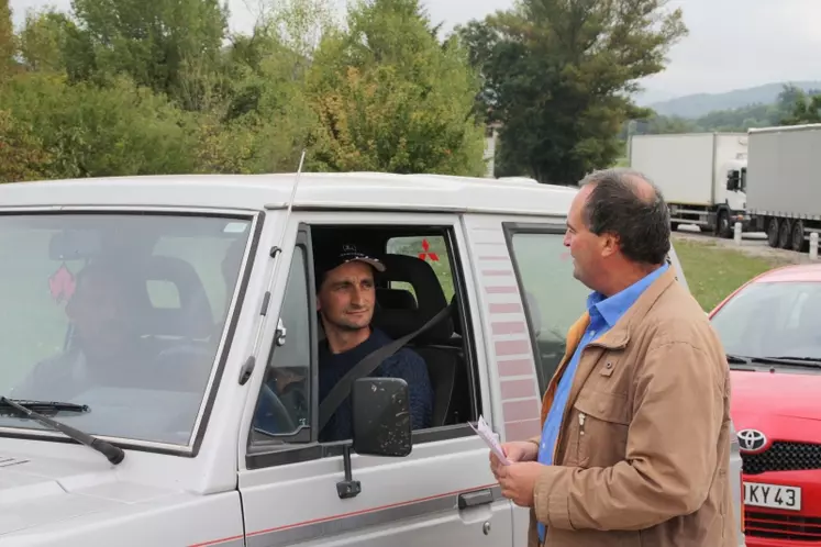 Distribution de tracts, avec G. Guignand.