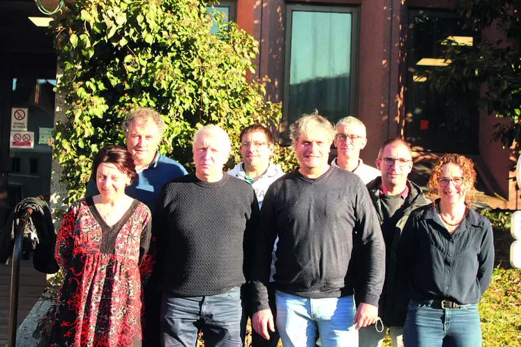 Le Bureau de la FDSEA avec au centre Philippe Chatain secrétaire général et Claude Font président.