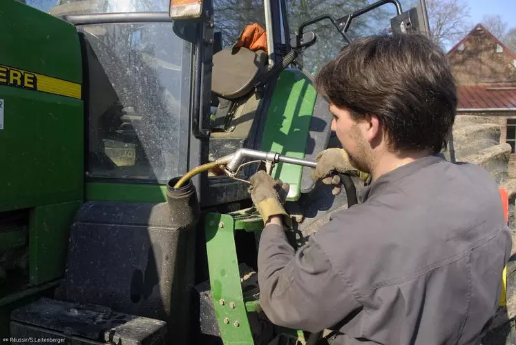 Au 1er novembre 2011, tous les tracteurs agricoles rouleront au GNR.