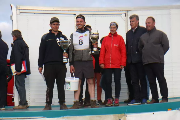 Les grands champions du concours de labour : Clément Vaille et Aurélien Vidal.