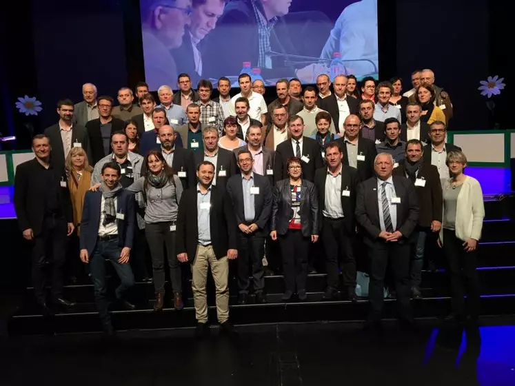 Les agriculteurs d’Auvergne-Rhône-Alpes présents en force au congrès de la FNSEA, ici aux côtés de Christiane Lambert, 
présidente de la FNSEA (au centre).